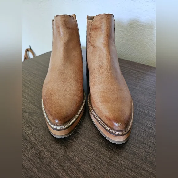 Roolee Women's Tan Leather Chelsea Boots - Picture 3 of 8